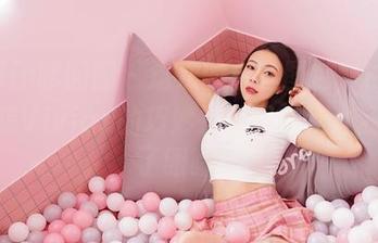 Feilin嗲囡囡 – 这次的白丝图包，K8傲娇萌萌Vivian的巧妙搭配又一次让我瞪大了眼睛！