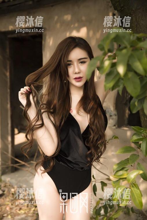 GIRLT果团网 - 云菲菲登顶天台：这种图片，谁见谁想收藏的珍品资源哦！