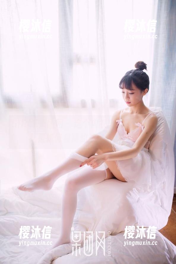 GIRLT果团网 - 这个内衣图册，蜜桃Q妹儿是如何将简约与俏皮结合的？