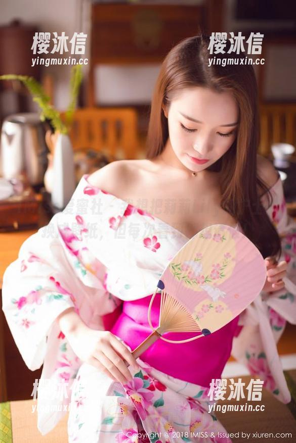 IMiss爱蜜社 - 我想把莉莉Lily的护士照换成壁纸，但每次看到都想请假！