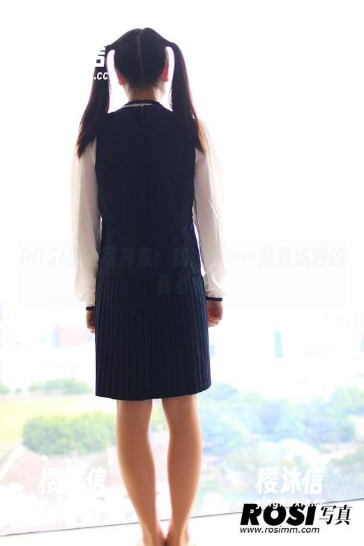 ROSI少女写真集：就这样……默默流淌的青春啊