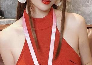 点开Rioko凉凉子的在线写真，竟然惊觉这种校园气息也能吸引。