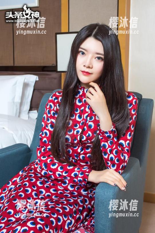 TouTiao头条女神-林依依 TouTiao头条女神 - 突然觉得,林依依的毛衣写真资源有种说不出的吸引力…