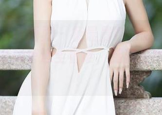 XIAOYU语画界 – 杨晨晨Yome的美腿图集：不管你旁边坐着谁，腿就是比较抢眼！