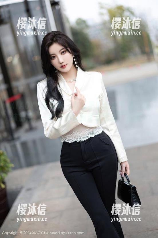 XIAOYU语画界-黄乐然 XIAOYU语画界 - 黄乐然的全套气场:吊袜加持,三秒钟内让我重新定义‘优雅’!