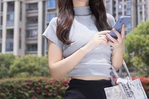 Xiuren秀人网 – Candy糖糖的职业套图更新，从小白到职场女神，只差一套这样的衣服了吧。