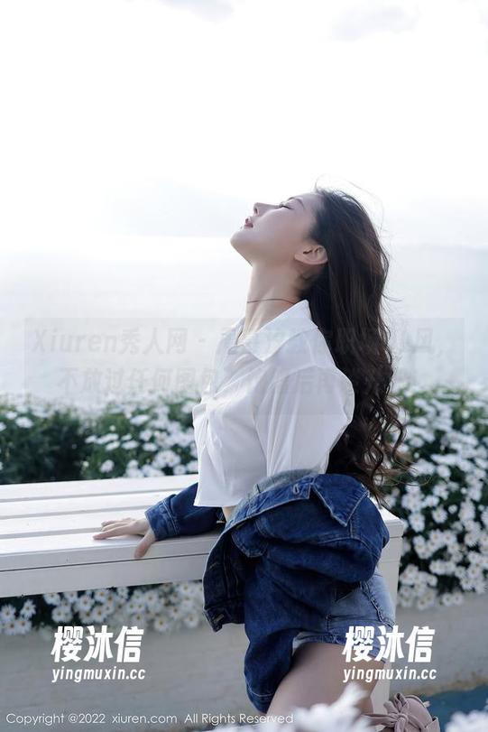 Xiuren秀人网 - 周慕汐教你职场OL风，不放过任何图包，饱腹后再谈升职！
