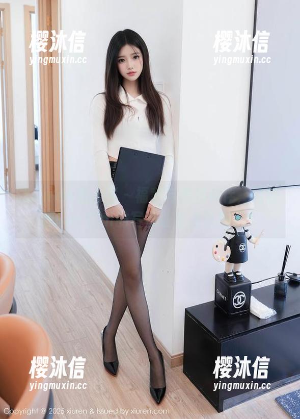 Xiuren秀人网 - 福利与美足相伴，孟狐狸FoxYini的写真让你流连忘返。