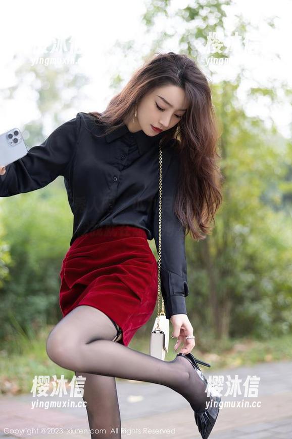 Xiuren秀人网 - 小九月黑丝美腿，观看的时候我就在想，她怎么穿的？