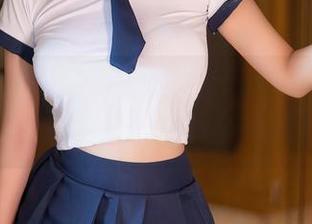 Xiuren秀人网 – 徐莉芝Booty的泳装私拍：每一角度都是“说不清”的美