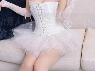 Xiuren秀人网 – 最新图册揭晓：黑麦子化身“女王”，说好的权力“只”在那个右手边？