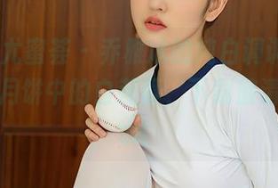 YouMi尤蜜荟 – 乔雅冰的纯白调调，让我想起了月饼中的白莲蓉，下载前请自备口水！