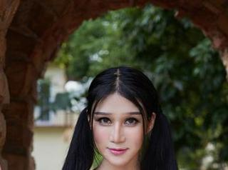 YouWu尤物馆 – 迅速翻页，Cris_卓娅祺的高清婚纱合集，这个姿势那么俏皮，不得不看。
