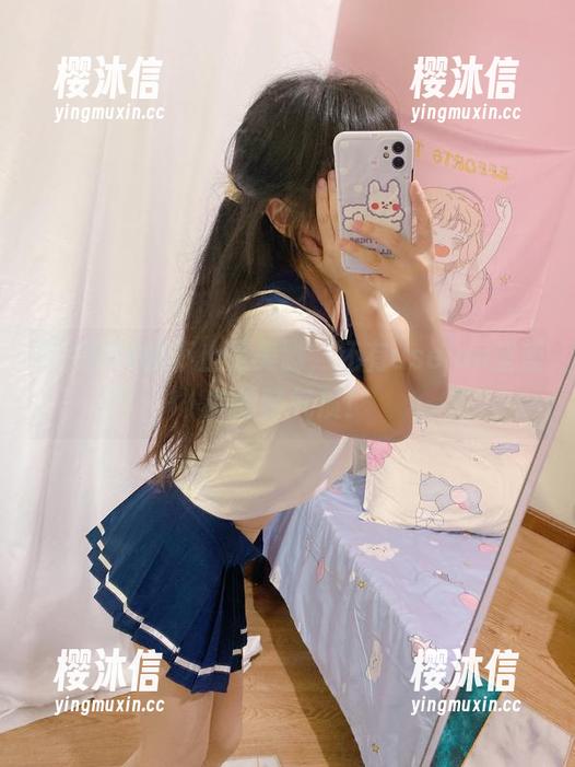照片展现的不止是美脚，还有usejan蓝蓝的独特气质！