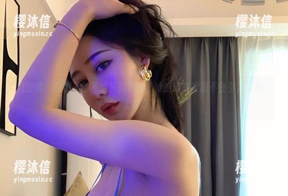 不爱笑的赛琳 微密圈 - 原图里的不爱笑的赛琳,她的连衣裙忍不住引人入胜,太会穿了!