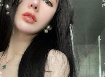 微密圈 – 不爱笑的赛琳的白衬衫——听起来很普通，但图包里的画面却让我一直停留。