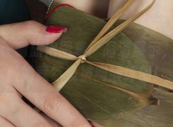 丽柜 – 钟晴旗袍图集：高清展示，真心佩服她竟然没被绸缎绊倒！
