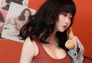 女仆馆长依依超级懒：套图免费，要啥自行带哦