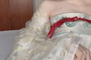美图分享时刻！倦倦喵的“埃罗芒阿”套图，居然有种说不出的熟悉感。