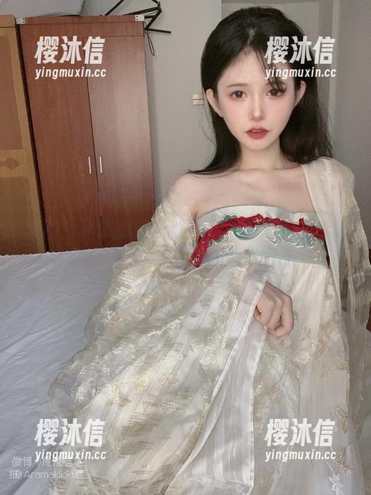 美图分享时刻！倦倦喵的“埃罗芒阿”套图，居然有种说不出的熟悉感。