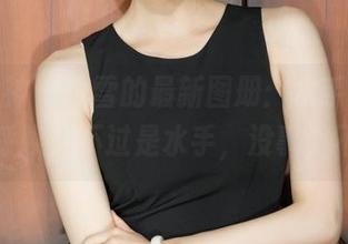 克拉女神 – 凌雪的最新图册：水手服，大海在呼唤！不过是水手，没事，不怕水