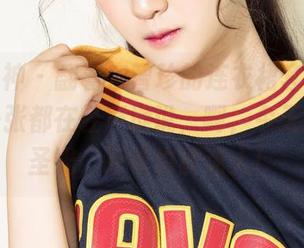 克拉女神 – 翻看宋智珍的连衣裙套图，感觉每一张都在轻声地说，啊，今天不需要圣光，简单也能迷人！