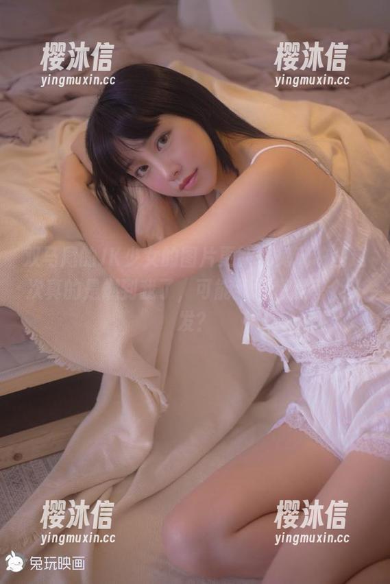 双马尾的JK少女的图片更新，兔玩映画这次真的是燃到我了，可能我也想照剪个头发？