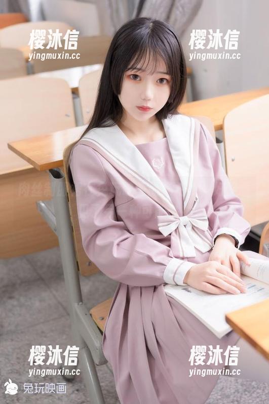 兔玩映画 肉丝制服裙在兔玩映画的私拍中,好像看见了另一种可能性?