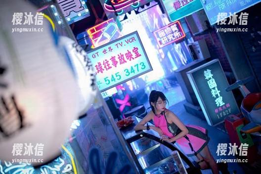 瓦楞纸箱里的眼镜女仆：周叽是可爱兔兔的合集，因为谁没被这种“矛盾”的形象迷到过？