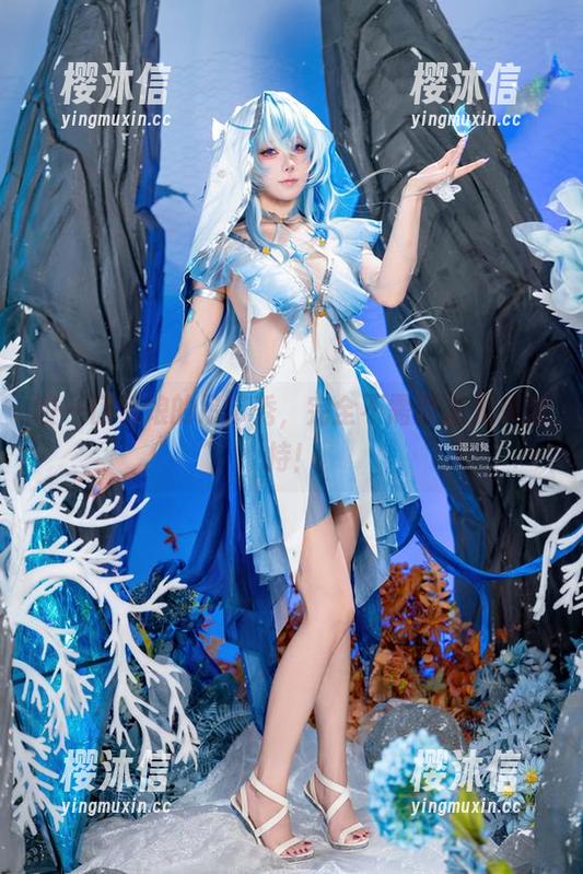 咬一口兔娘的吊带秀，完全不需要圣光来加持！