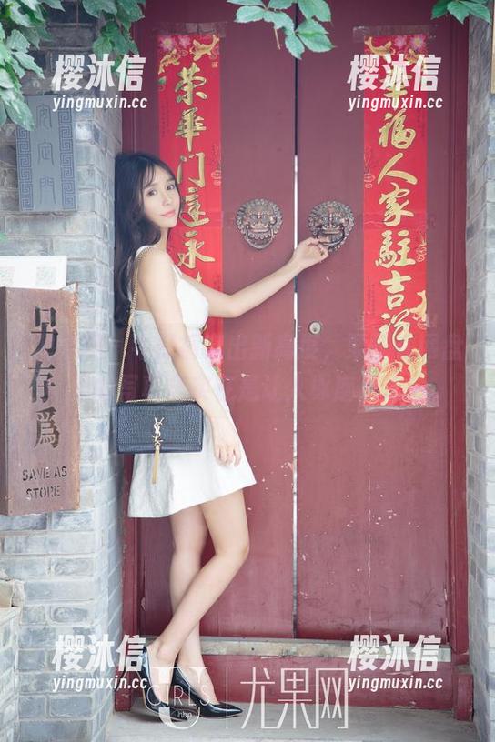 尤果网 - 牛仔裤穿出新高度，栗子在网盘里的写真集实在是让人琢磨不透！