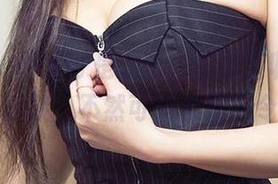 尤果网 – 菲儿可是女王，快来查收她的套图下载链接，不然可是会被下令的哦！
