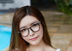 尤物馆 – FoxYini孟狐狸长腿作品集，下载前请先备好纸巾。
