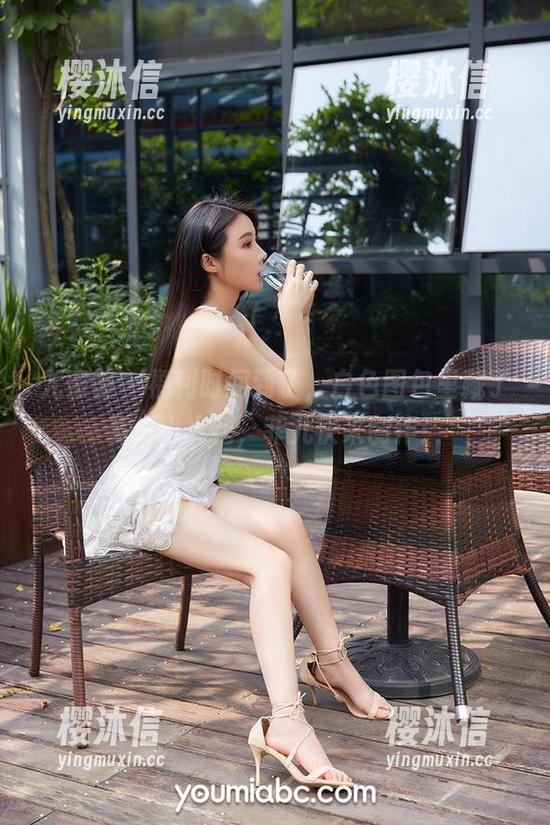 尤蜜荟 - 福利时间到了，白色图包里藏了多少小火花，菲儿快来创作！