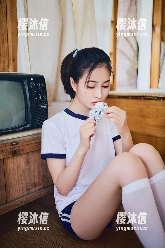 年年Nnian推翻传统：裸足也是一种cos风格吗？