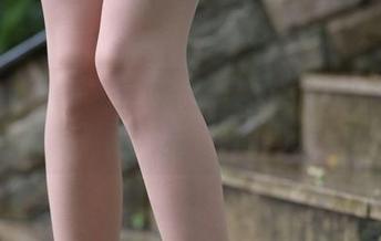 异思趣向 – 小小的私房实验：如何用红色开衩俘获图包的视线