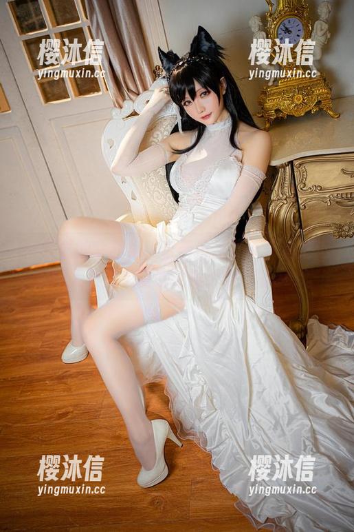 作品里的紫旗袍，带着丝丝花香，星之迟迟让人不禁想要试试属于自己的cos。