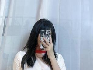 微密圈 – 高清写真里的是可馨吖，Q弹Q弹的姿态让人想心心相印，谁来个碰杯呀？