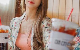 旧衣新拍，普美(bomi)的夏天写真迷踪，只剩眼神追溯。