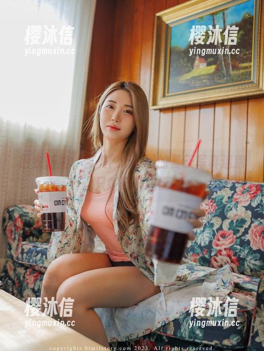 旧衣新拍，普美(bomi)的夏天写真迷踪，只剩眼神追溯。
