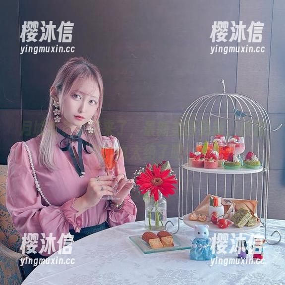 月城委员会又来了，最新美图更新，校服穿搭也太绝了吧！