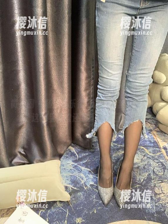 微密圈 - 杨大乐乐很靠谱姐的套图更新，这个星期谁还在深夜流口水？