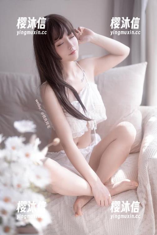 桃良阿宅 “桃良阿宅:在我的相机面前,你只需做好自己就好”——随意的自拍感