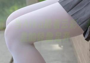 森萝财团 – 当Aika趿着云彩：私拍合集里的轻盈足开