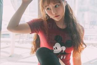波萝社 – 当猫九酱Sakura遇上皮衣，照片里的叛逆小猫？