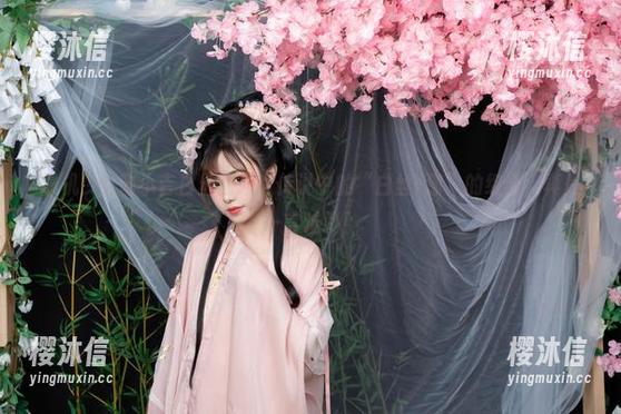 爆机少女喵小吉白丝图册：传说中的“白丝+猫”的组合，真是一言难尽！