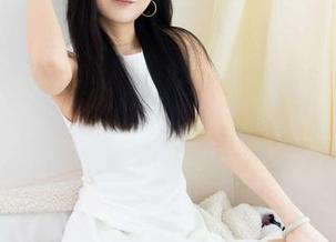 物恋传媒 – 谁说泳衣只能当救生圈？菲菲的免费图集：又潮又好看！