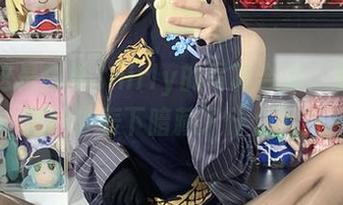 看！这是白栎Shirly的写真合集，恶毒白兔的外表下暗藏了什么呢？