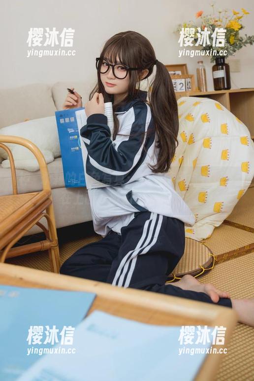 神沢永莉的白色写真：请勿使用食物掉落在上面，咱们不是餐厅！