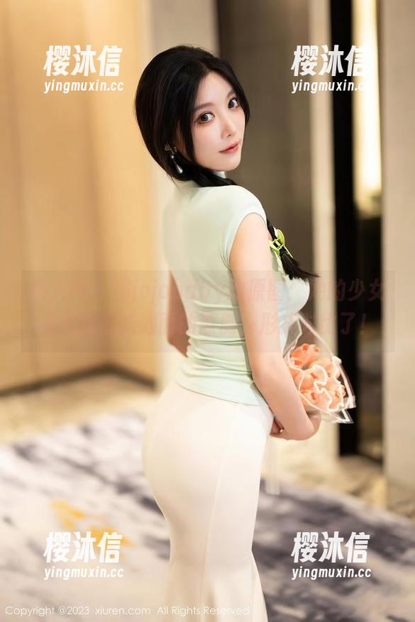秀人网 - 周jojobaby的原图：她的少女心和我们吃泡面的潦倒，形成对比了！